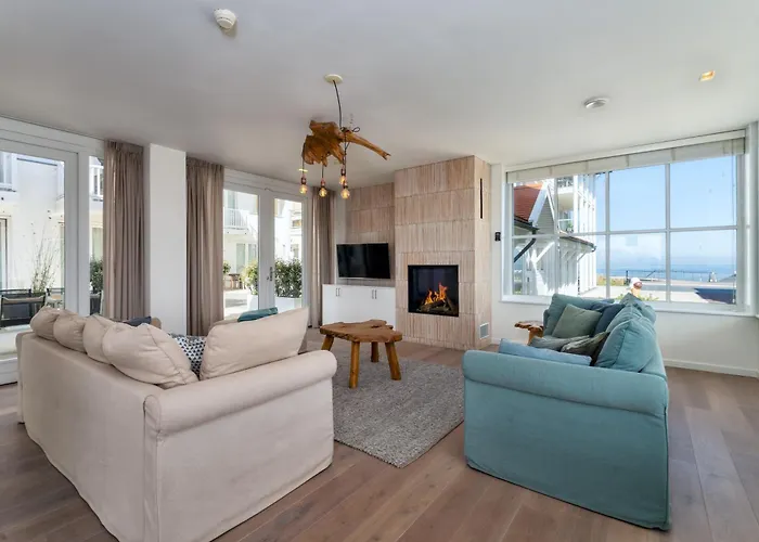 Familie beachhuis op de duinen (Duinhuis)